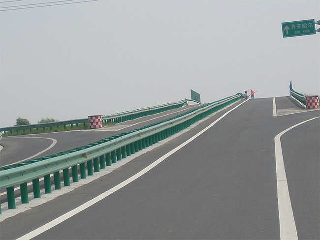 朝阳高速公路护栏的材质与规格