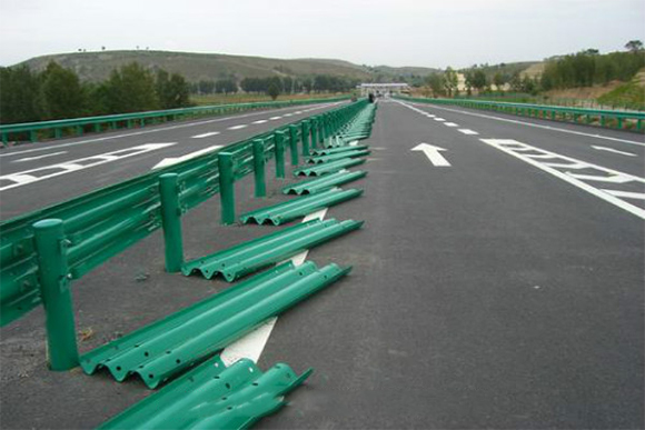 朝阳波形护栏的维护与管理确保道路安全的关键步骤