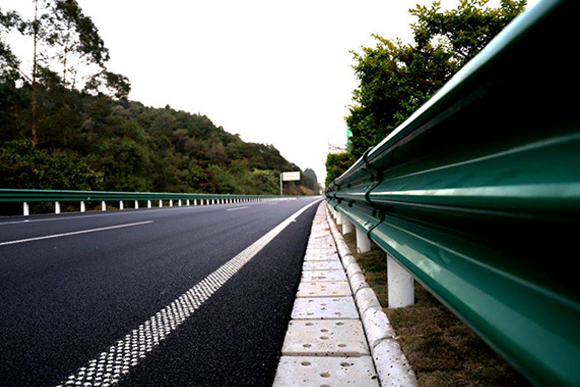 朝阳高速公路护栏的常用类型