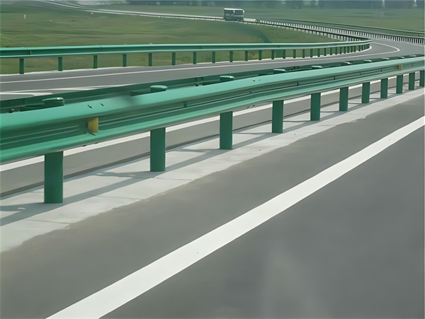 朝阳高速护栏板守护安全广泛应用于多个行业